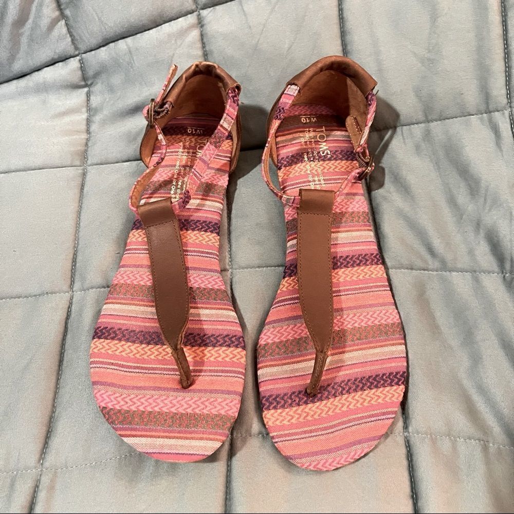 Toms Playa T-Strap Brown Leather & Multicolored Striped Sandals